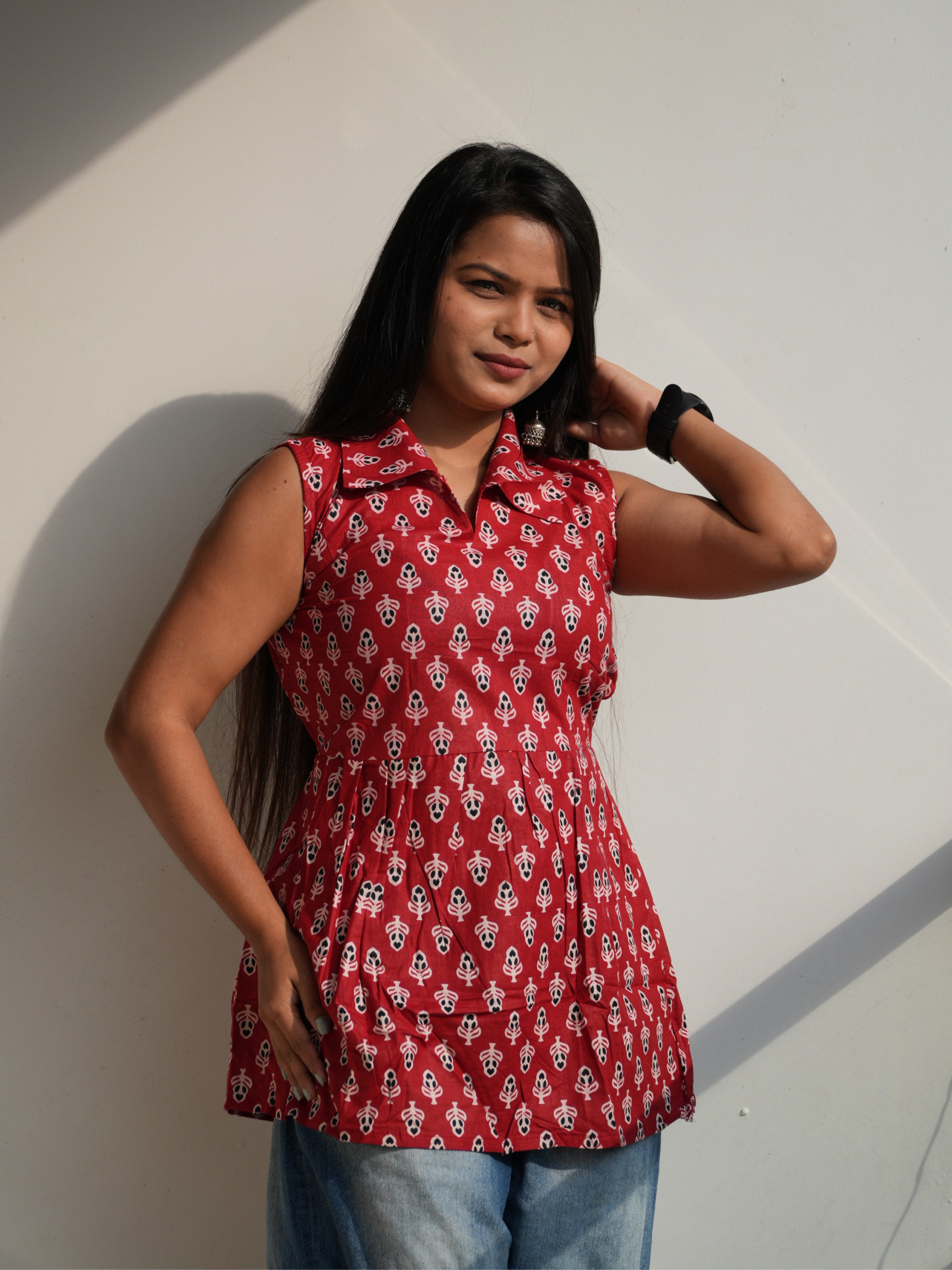Jaipuri Butti Patern Colared Neck Sleevless Cotton Kurti