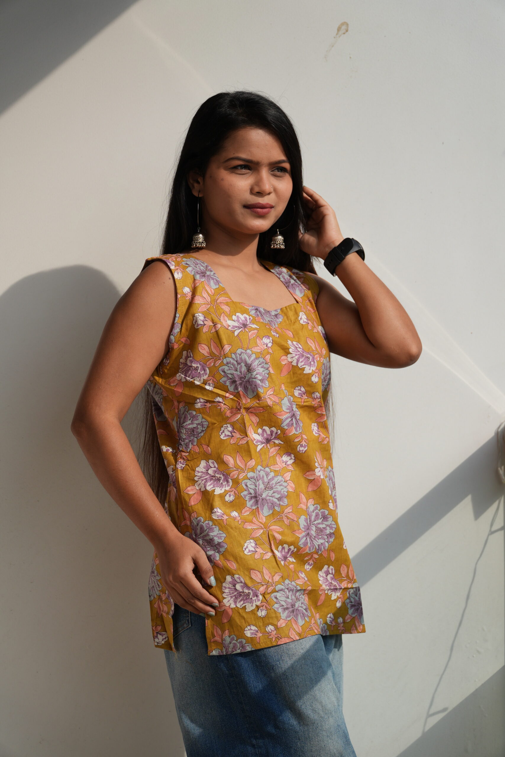 Women's Floral Printed Square Neck, Back Tie Sleevless Cotton Kurti - Image 3