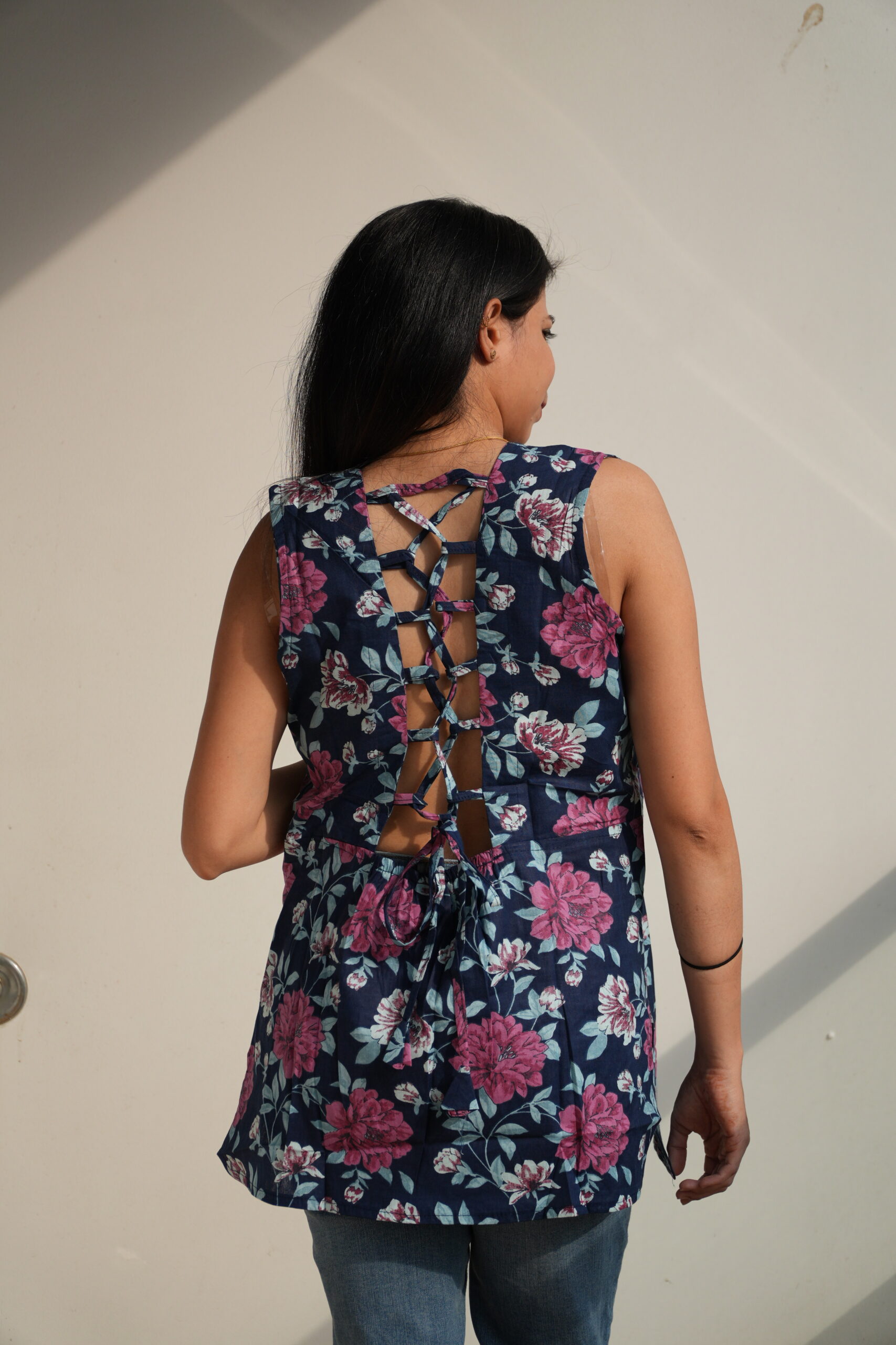Women's Floral Printed Square Neck, Back Tie Sleevless Cotton Kurti - Image 5