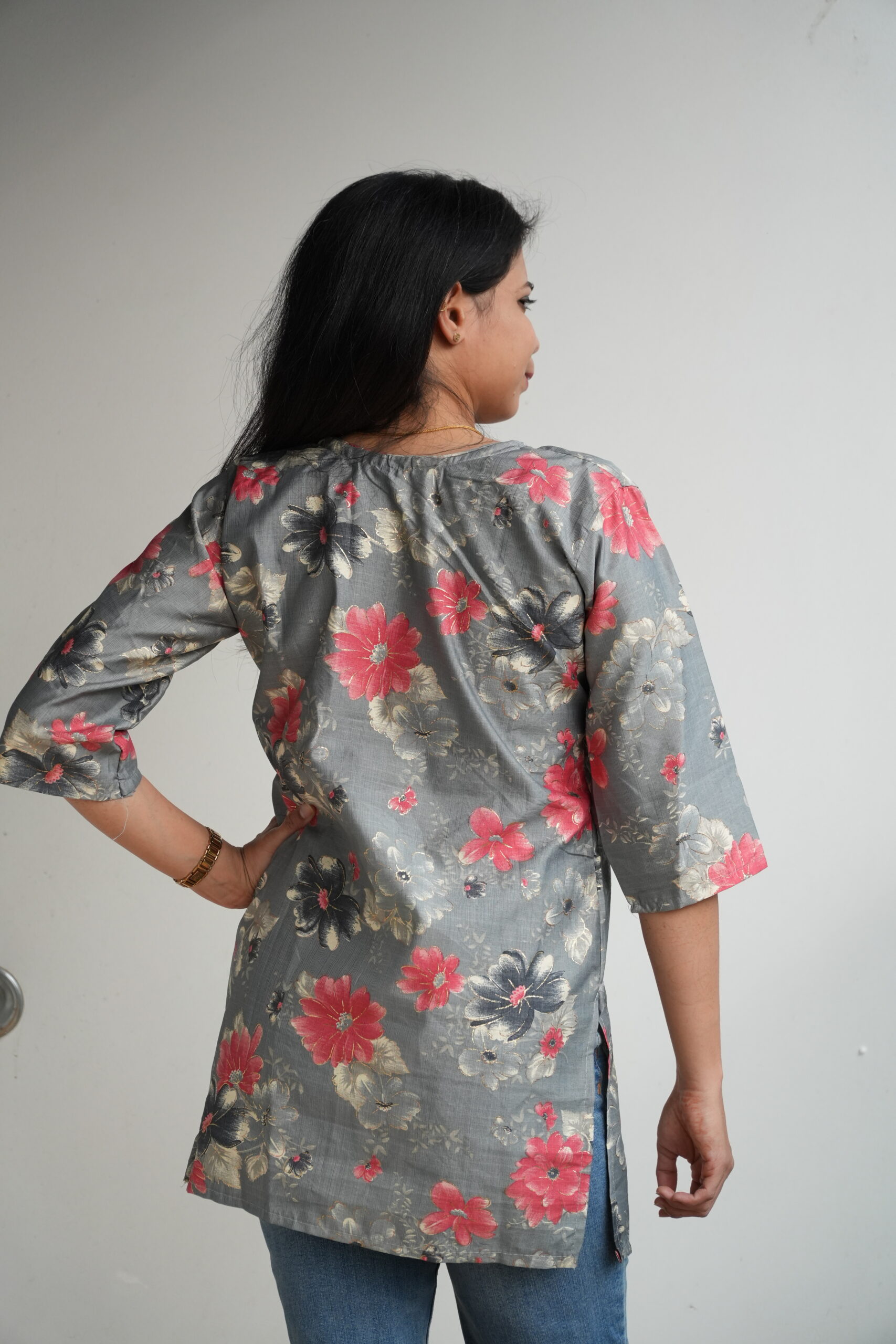 Women's Flower Printed Mirror Front Cotton Blend Kurti - Image 4
