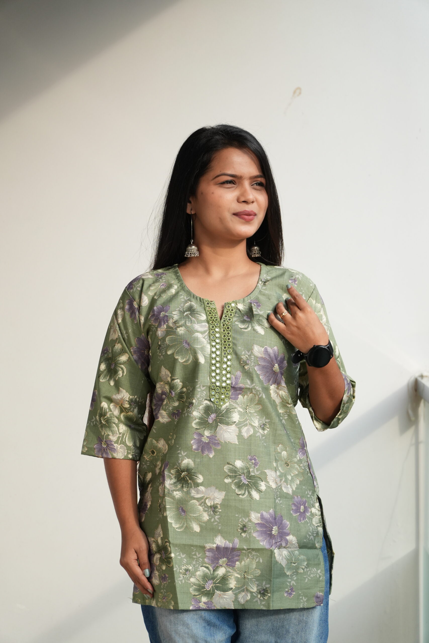 Women's Flower Printed Mirror Front Cotton Blend Kurti - Image 5